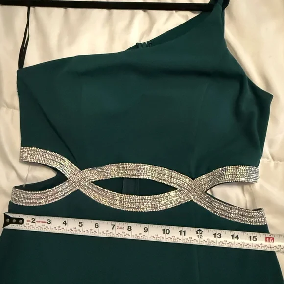 Elegant Green Strapless Dress with Silver Accents at midriff - Picture 7 of 12
